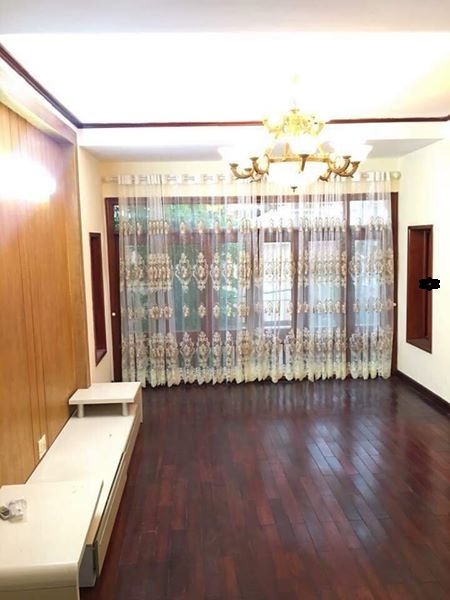 Bán gấp nhà Tôn Thất Tùng – Đống Đa, 30m2, 6 tầng, chỉ 2.75 tỷ