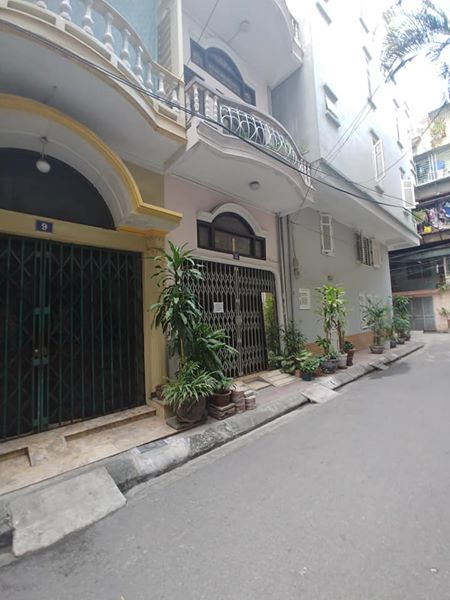 Cho thuê nhà tại Nguyễn Chí Thanh, DT 35m2, 2,5 tầng