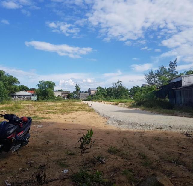 Cần bán đất nằm ở đường Nguyễn Hữu Cảnh 