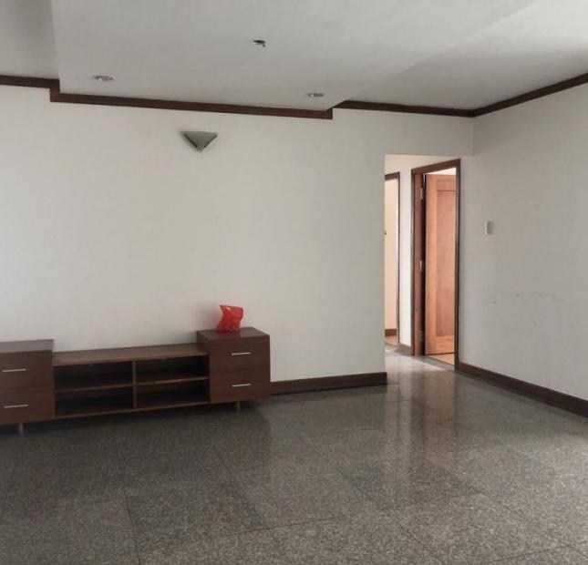 Cần bán căn hộ chung cư Giai Việt – Q8, diện tích 150m2, 3 phòng ngủ, nhà rộng thoáng mát, sổ hồng, giá 3.3ty/TL. 