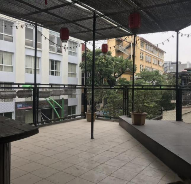 View đẹp, mặt tiền tận 8m, nhà mặt phố Quán Thánh, diện tích 30m2 x 3 tầng, LH: 0969128663