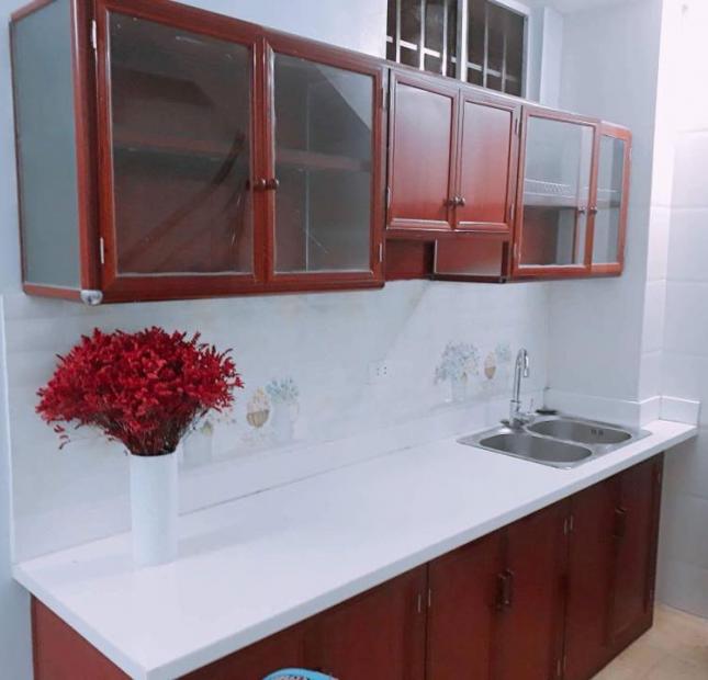 Nhỉnh 2 tỷ có ngay nhà đẹp 25m2, 5 tầng, khu Giảng Võ, đối diện dự án khủng của Vincom, an sinh tốt
