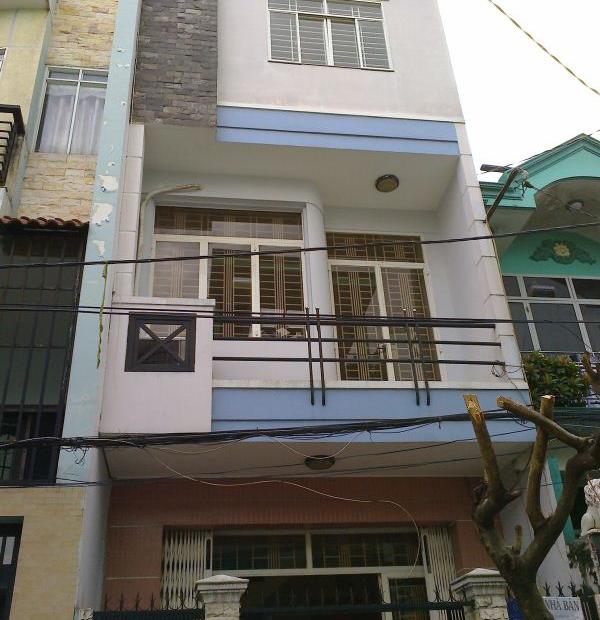 bán nhà 3 mặt tiền đường bờ hồ dài Huỳnh Cương ,trệt 2 lầu ,nhà còn mới ,dt 4.7 x 17 ,giá tốt