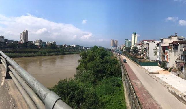 Bán đất 60m2 mặt tiền đường bờ kè sông Hồng Lào Cai