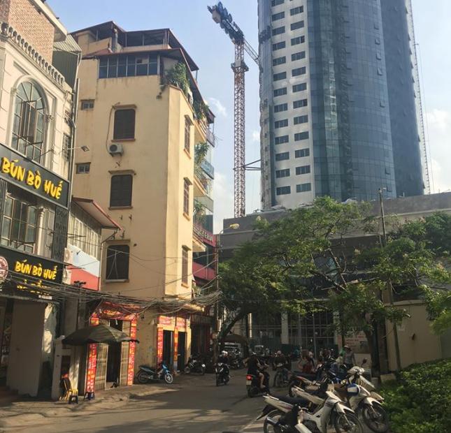Tôi bán nhà mặt phố Chùa Hà, diện tích 40m2 x 5,5 tầng, vị trí đẹp để kinh doanh
