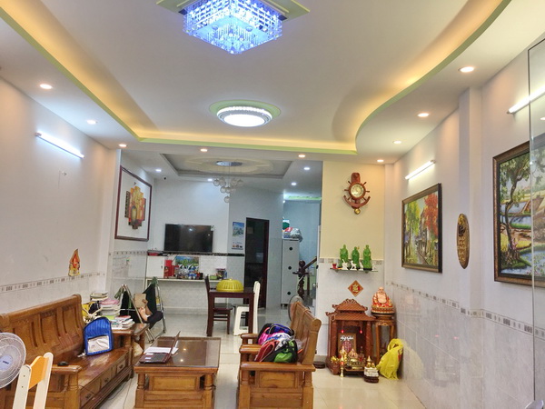Bán nhà 1 lầu đẹp số 136 Nguyễn Văn Linh quận 7.