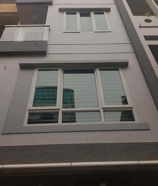 Chính chủ cho thuê tầng trệ nhà mặt phố Lê Lai, Q1 , DT (4.2*16m)nhà mới, giá 2200$/tháng