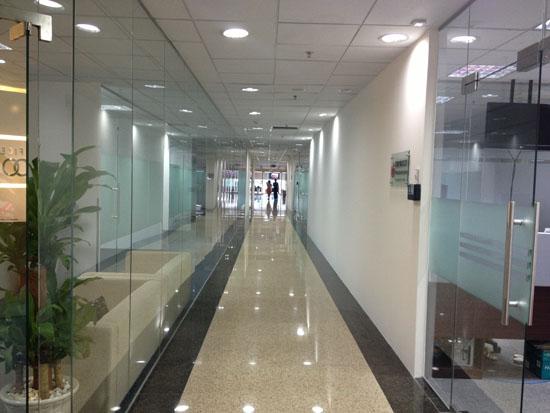 Văn phòng đẹp sàn lót thảm tại tòa nhà văn phòng 64 Nguyễn Đình Chiểu, Q1 giá rẻ 6 triệu/th