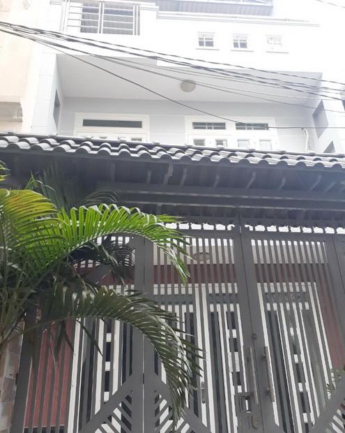 Cần bán gấp nhà 2 lầu, hẻm 51 Trần Xuân Soạn, phường Tân Thuận Tây. Giá: 5.8 tỷ 