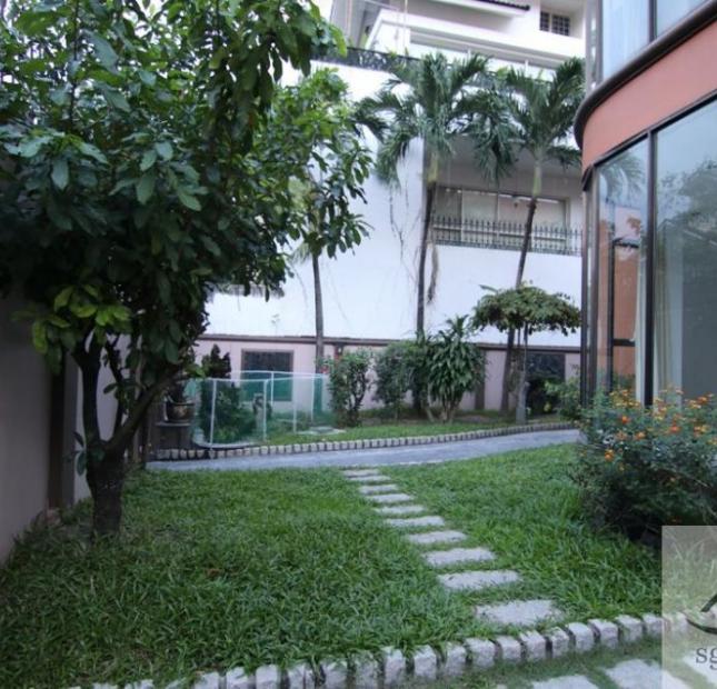Cho thuê villa Thảo Điền 350m2, 4PN, nội thất cơ bản, hồ bơi giá 82tr/th