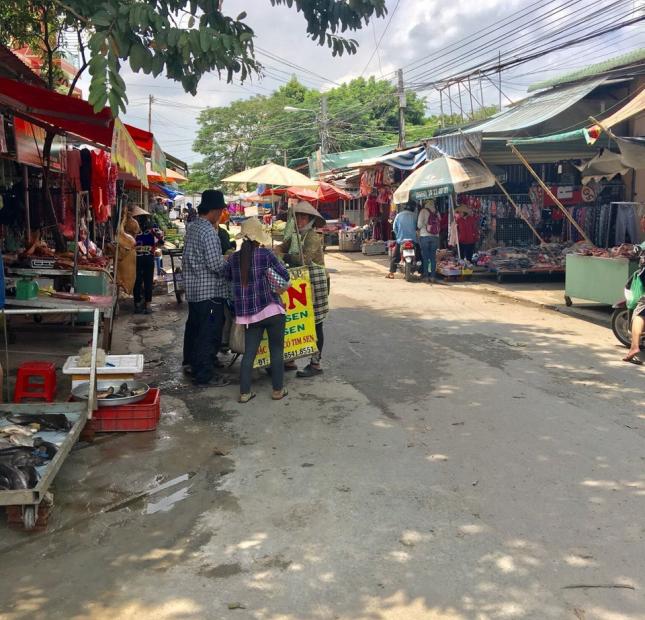 Lô góc ngay chợ Phú Hòa giá rẻ sập sàn bán nhanh trong tuần, khu dân cư đông đúc, đường bê tông