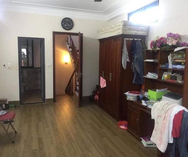 Bán nhà 2 mặt thoáng ở Đội Cấn 43m2 x 5 tầng