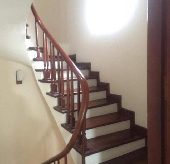 Bán nhà 2 mặt thoáng ở Đội Cấn 43m2 x 5 tầng