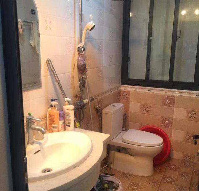 Bán nhà 2 mặt thoáng ở Đội Cấn 43m2 x 5 tầng