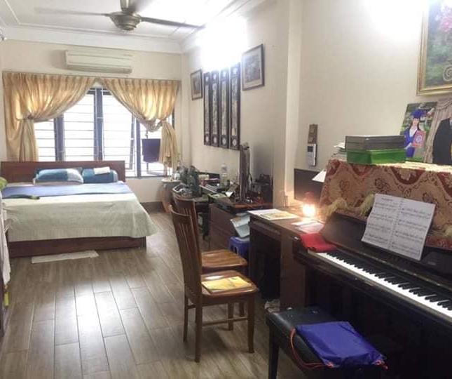 Bán nhà 2 mặt thoáng ở Đội Cấn 43m2 x 5 tầng