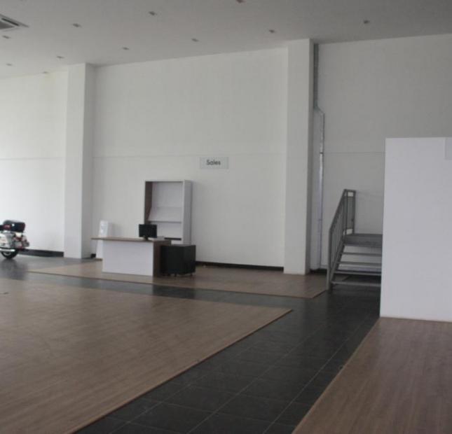 Cho thuê showroom ô tô Lê Văn Lương, 1250m2, 1 tầng, MT 20m, 580 triệu/tháng. LH: 0898588741