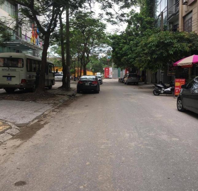Bán nhà phố Dịch Vọng Hậu nhà mới, ngõ ô tô tránh DT 50m2, giá 9.4 tỷ