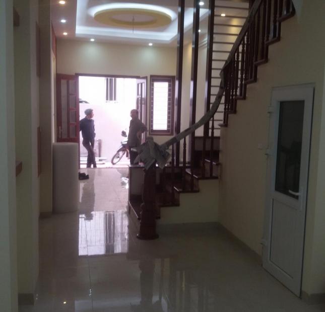 Bán nhà mặt ngõ phố Hoa Bằng, Nguyễn Khang DT 42 m2 x 5 T mới, giá 4,8 tỷ