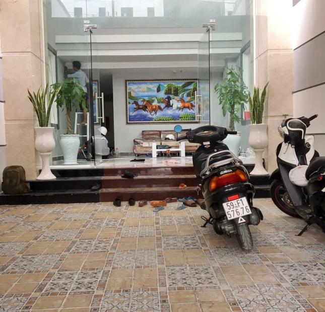 Bán gấp khách sạn 18 phòng đường Bùi Văn Ba, P. Tân Thuận Đông, Quận 7. Giá 18.2 tỷ