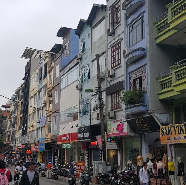 Cần vốn bán gấp nhà mặt phố Phan Văn Trường, cho thuê 30 triệu/tháng, giá 9.5 tỷ