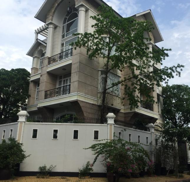 Villa cho thuê, đường Nguyễn Văn Hưởng, Thảo Điền, Quận 2, diện tích 420m2, giá 105 triệu/tháng