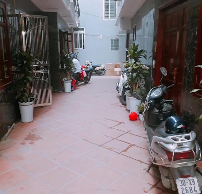 Bán nhà phố Nguyễn Văn Cừ, full nội thất, về ở luôn, giá chỉ 2.95 tỷ. LH 0981092063