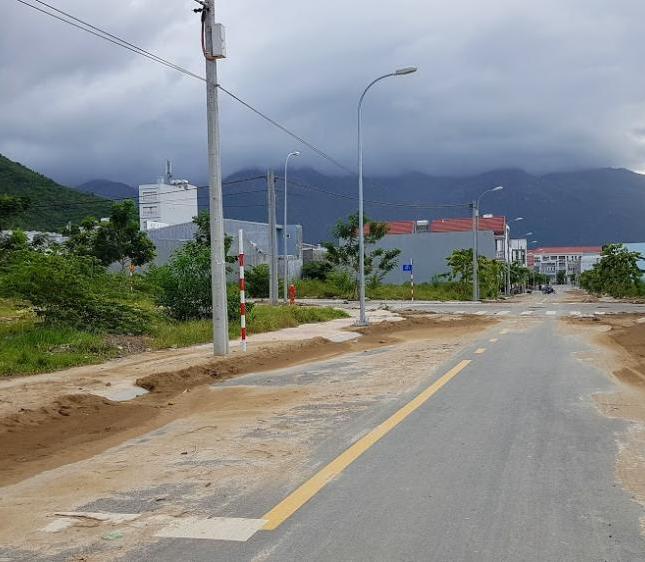 Đất tái định cư Hòn Rớ Nha Trang, xây tự do 80m2 giá 2 tỷ 100tr (1/2019)