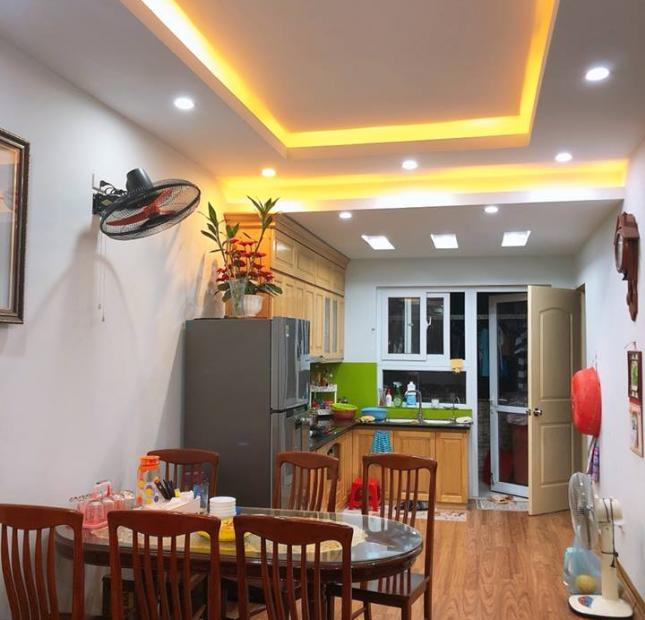 Chính chủ bán căn hộ 67m2 sửa thành 3 PN tại HH4C Linh Đàm, đầy đủ nội thất. Giá 1 tỷ 220 triệu