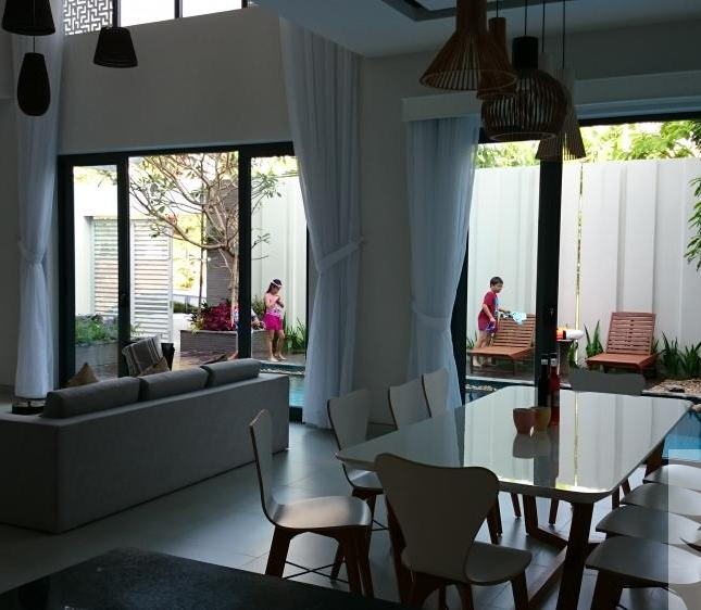 Cho thuê villa compound Thảo Điền, 300m2, 4PN, hồ bơi giá 106 tr/th, phù hợp để ở, làm văn phòng