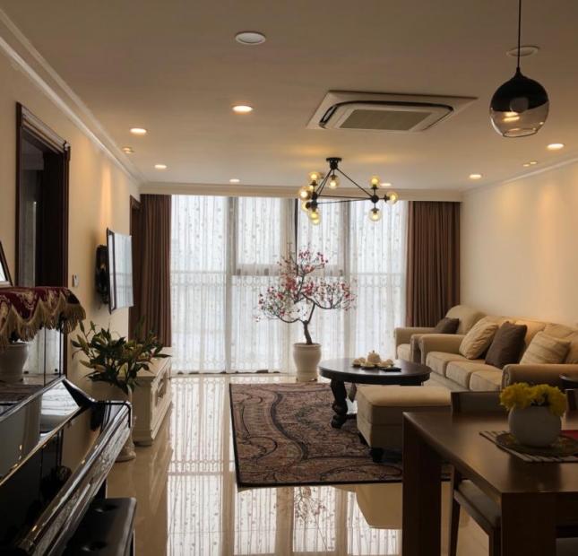 Chính chủ cho thuê căn hộ tại M5 Nguyễn Chí Thanh, DT 150m2, 3 phòng ngủ, full đồ, giá 15 tr/th