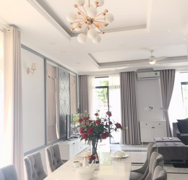 Bán gấp villa tại đường Nguyễn Văn Hưởng, P. Thảo Điền Quận 2, TP. HCM, DT 1200m2, giá 155,2 tỷ