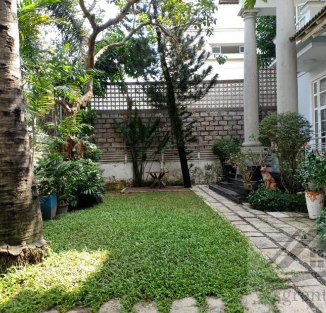 Cho thuê villa Nguyễn Văn Hưởng, Thảo Điền, 400m2, sân vườn, hồ bơi, giá 81 tr/th. LH 0909246874