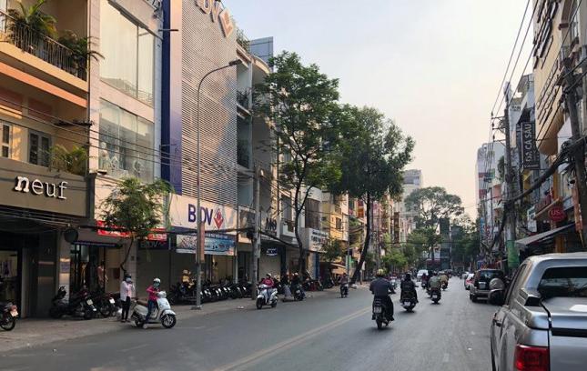 Bán nhà mặt tiền 40m x 28m, đường Trương Định, Quận 3