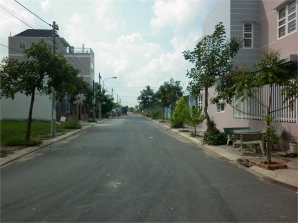Cần bán đất (HCM, huyện Hóc Môn, đường Thanh Niên, DT 2x40m, giá 250tr, SHR)
