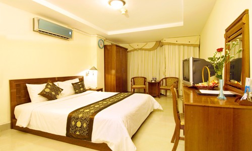Bán khách sạn mới 3 sao ven biển Đà Nẵng cách biển 150m, 12 tầng, 48 phòng, LH ngay: 0905.606.910