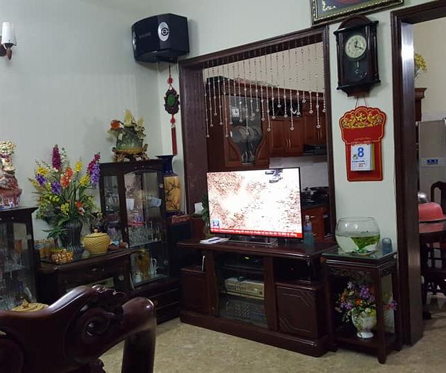 Bán nhà lô góc phố Nguyễn Văn Cừ, Long Biên, 40m2 giá 3tỷ. 50m ra phố