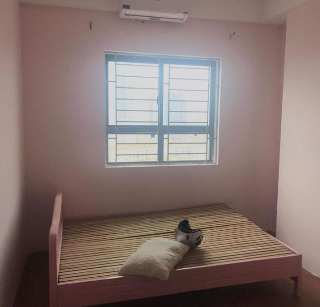 Bán GẤP trước tết căn hộ chung cư 65,25m2 có 2 phòng ngủ, có nội thất tại VP6 bán đảo Linh Đàm