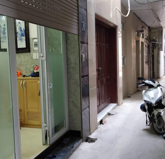 Bán nhà đẹp 5 tầng gần phố Yên Lãng, khách về ở luôn, giá 3.3 tỷ