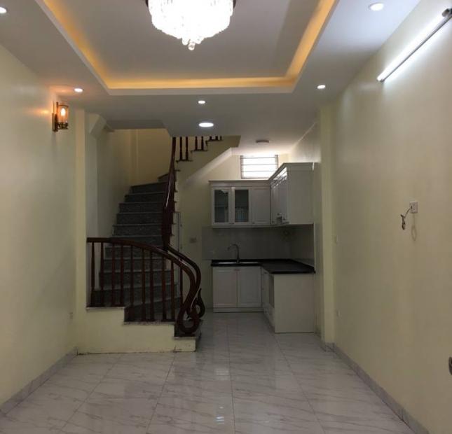 Bán nhà phố Đông Các 40m2 5 tầng giá 4.2 tỷ về ở luôn