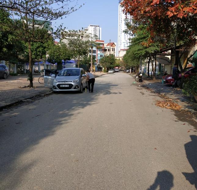 Bán gấp nhà phân lô 2 mặt tiền phố Quang Trung, gần trường Nguyễn Huệ, giá 7tỷ 300 triệu.