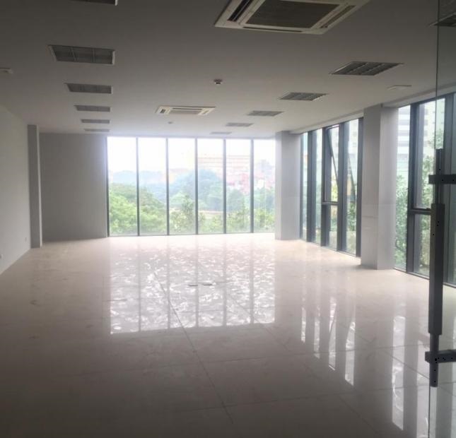 Cho thuê văn phòng đẹp 80m2 có view hồ đẹp tại phố Chùa Láng, LH: 093.175.3628