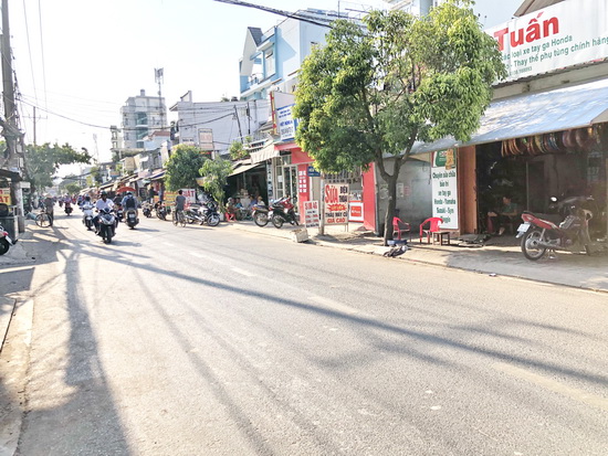 Bán gấp nhà mặt tiền vị trí đẹp tiện KD đường Bùi Văn Ba, phường Tân Thuận Đông