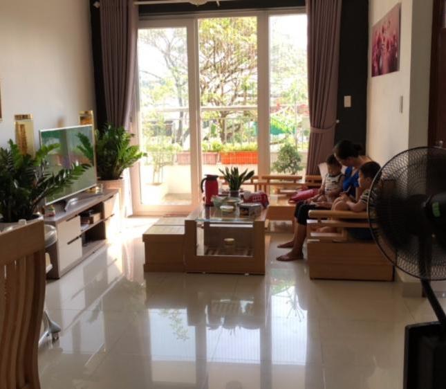 Bán căn hộ Thủ Thiêm Star, Q.2. Giá 2 tỷ ( 80m2, 2PN, 2WC, có balcon, tặng nội thất). LH 0932174482 Ms Linh