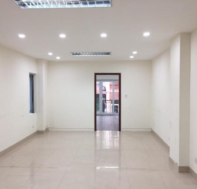 Chính chủ cho thuê văn phòng mặt phố số 33 Láng Hạ, dt 45m2, thang máy, hành lang rộng