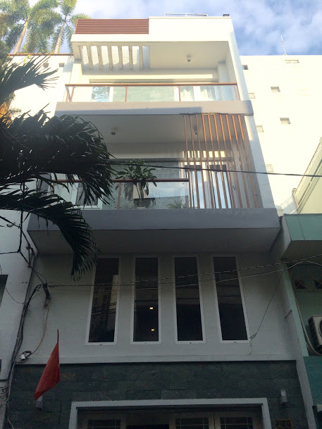 Nhà 3 lầu đúc, mặt tiền 8m Nguyễn Đình Chính, (4mx18m vuông vức, CN: 72m2), giá: 13.8 tỷ TL
