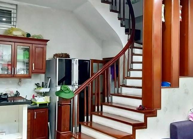 Nhà Hoa Bằng, quận Cầu Giấy, tặng nội thất đẹp, 42m2, 3.7 tỷ