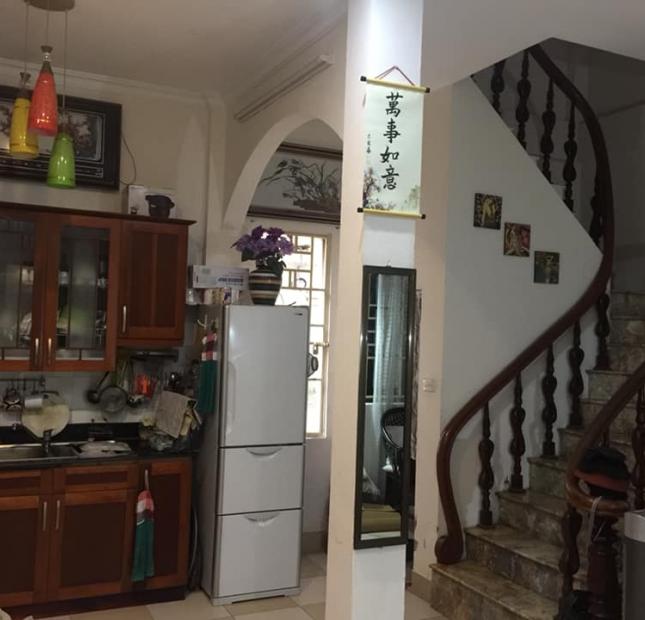 Cần bán gấp nhà tại phố Nguyễn Chí Thanh, DT 40m2, 4 tầng, MT 6m, giá 5,1tỷ. LH: 0965.525.123