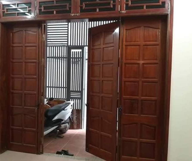 Bán Nàng Tiểu Thư Chân Dài Yêu Quý. Hoàng Quốc Việt, 50m2, 5t, mt 4m, 4.6 tỷ. 0972174959