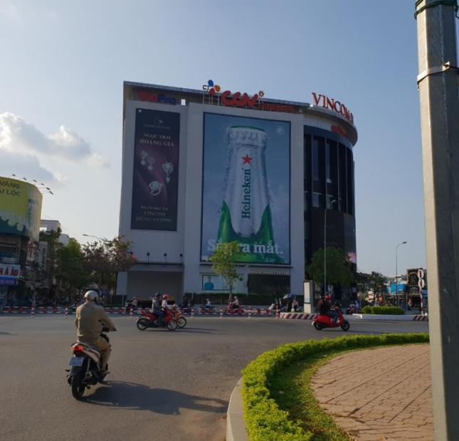 Bán nhà mới 1 lầu đường Huyện Thanh Quang , phía sau lưng Vincom Hùng Vương . Giá 990 triệu . LH 0931.101.311 Phúc