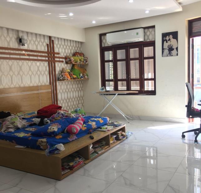 Villa Nhà Phố Cho Thuê, Nguyễn Văn Hưởng,Thảo Điền,Quận 2,Diện Tích 200m2 Giá 2500$/Tháng